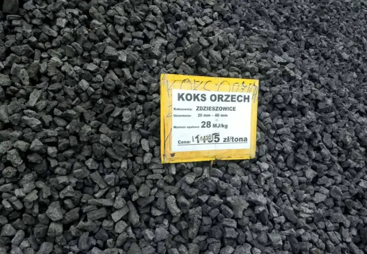 Koks orzech z Zdzieszowic, idealny koks opałowy o frakcji 20-40 mm i wartości opałowej 28 MJ/kg. Cena 114,50 zł/tona.