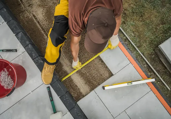 Ile naprawdę kosztuje ułożenie kostki brukowej z materiałem? Sprawdź ceny i oszczędzaj!