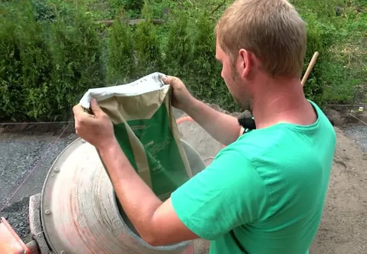 Jak mieszać cement z piaskiem - uniknij najczęstszych błędów