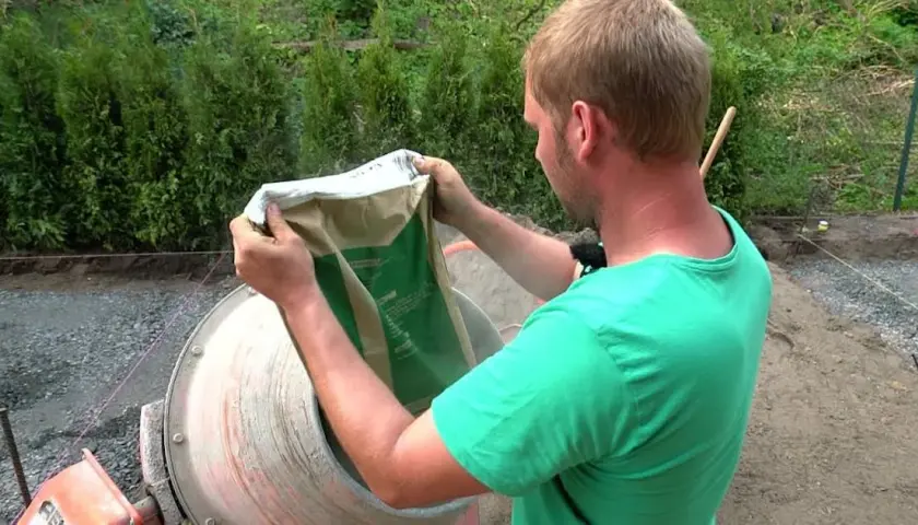 Jak mieszać cement z piaskiem - uniknij najczęstszych błędów