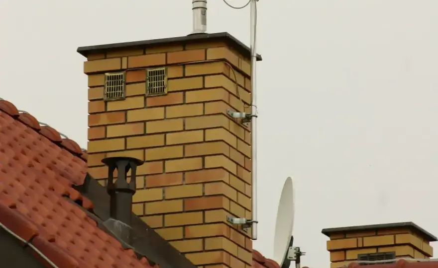 Wentylacja kanalizacji - wywiewka czy zawór? Rozwiąż problemy!