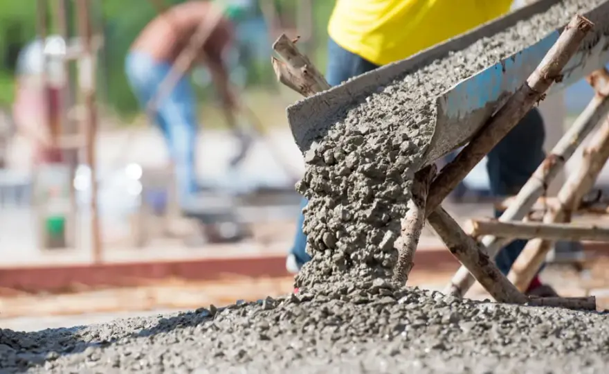 Jak obliczyć ile betonu na fundament i uniknąć błędów w budowie?