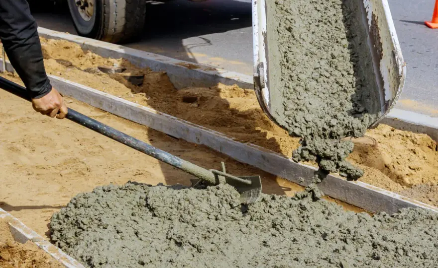Z czego robi się cement? Odkryj tajemnice produkcji cementu
