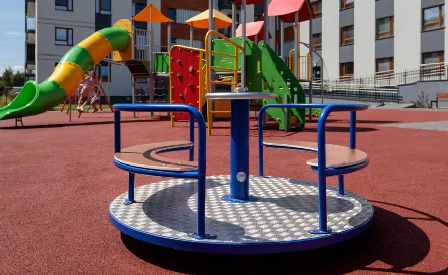 Ile kosztuje budowa placu zabaw? Odkryj ukryte koszty i oszczędności