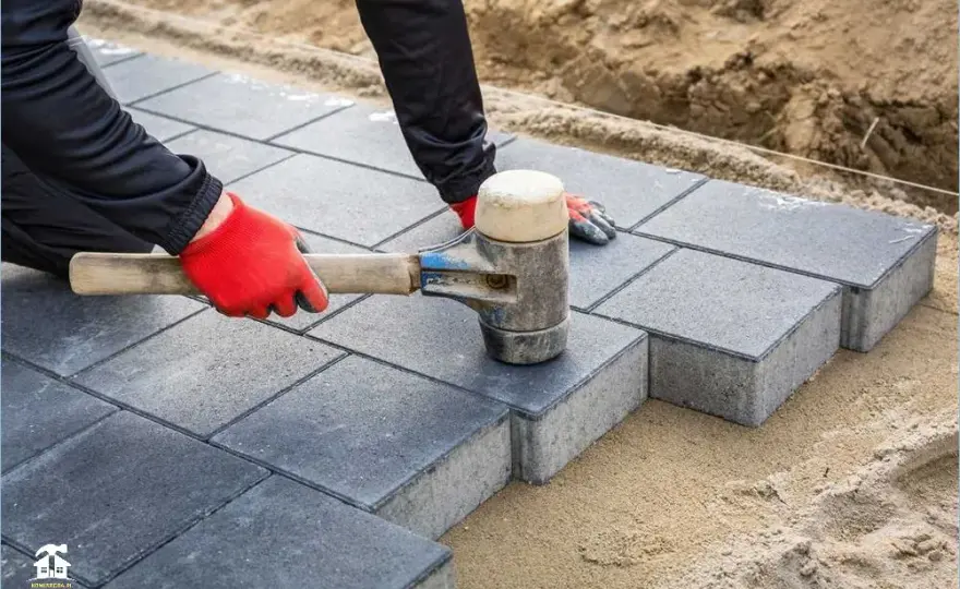 Jak układać kostkę brukową w piękne wzory – porady i inspiracje dla każdego