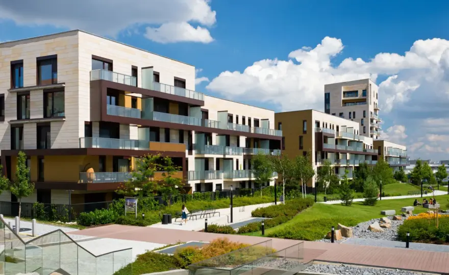 Ile kosztuje wybudowanie bloku mieszkalnego? Poznaj ukryte koszty