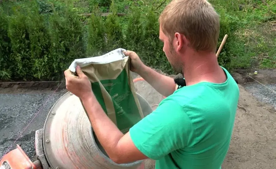 Jak mieszać cement z piaskiem - uniknij najczęstszych błędów